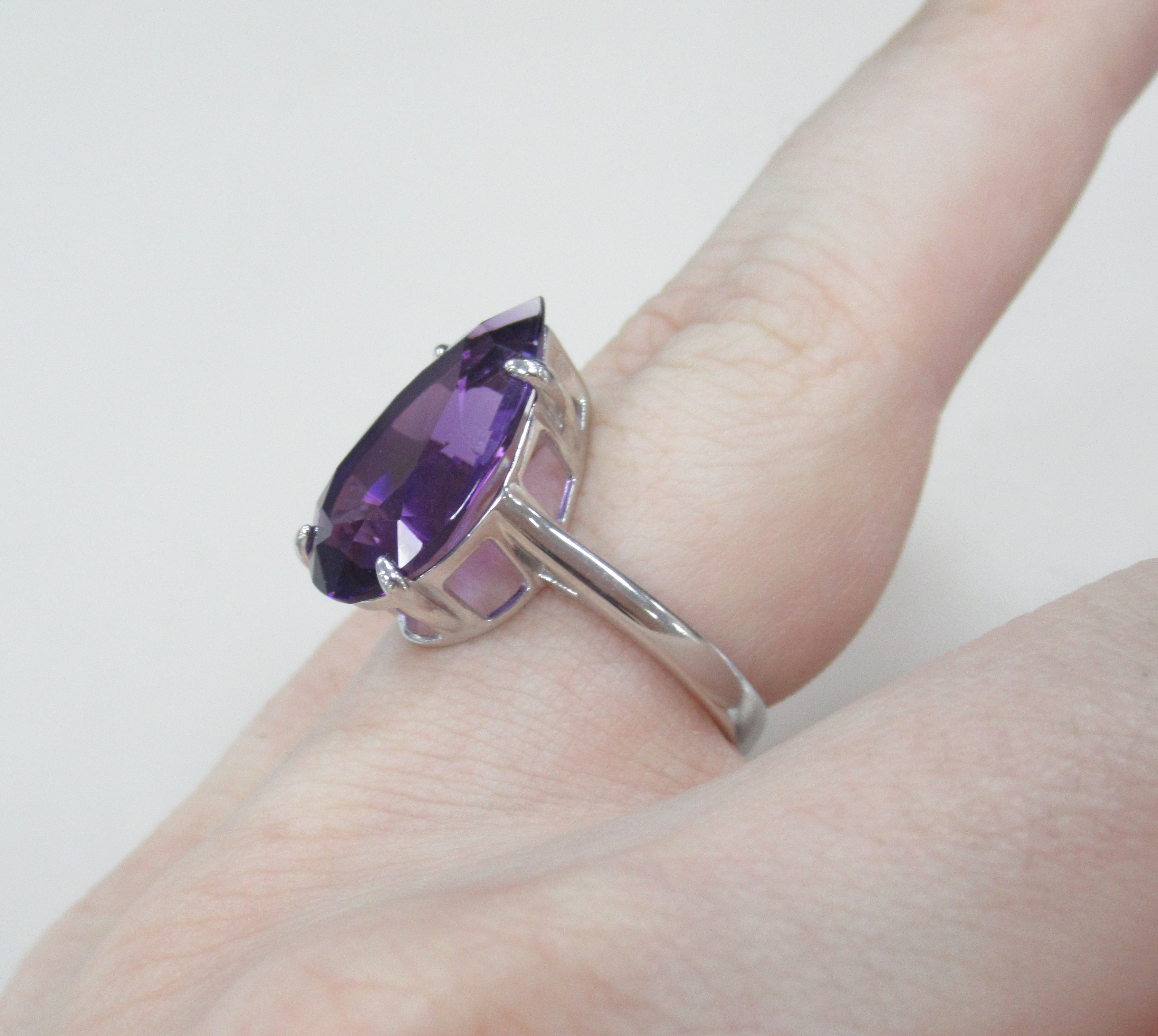 Серебряное кольцо с аметистом